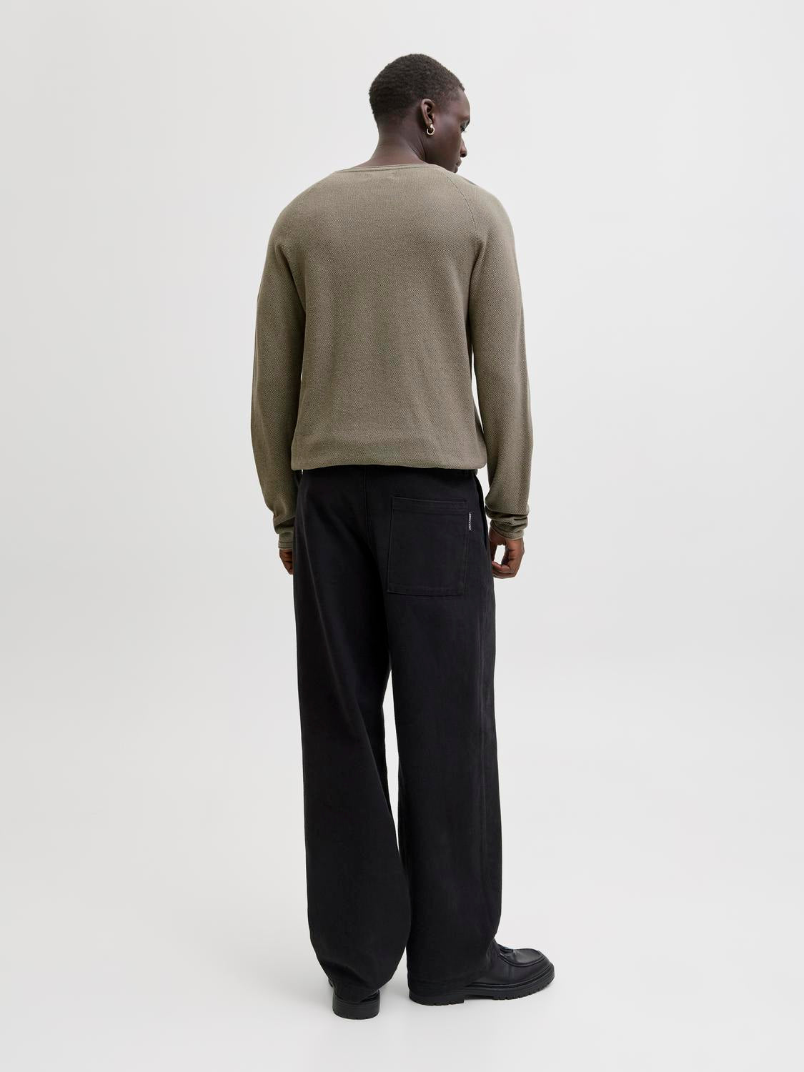 model_shot-back